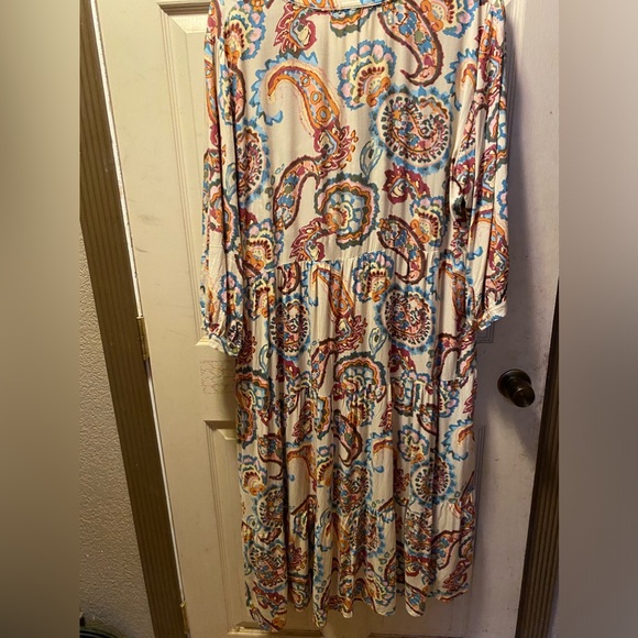 Paisley flowing 3/4 sleeves dress - Picture 2 of 8